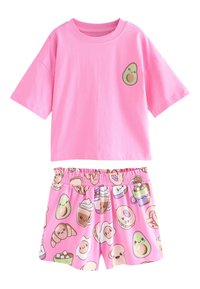Roosa puuvillane T-särk avokaado graafikuga, mida täiendavad roosad lühikesed püksid mitmevärviliste toidukujutiste ja elastse vöökohtadega.