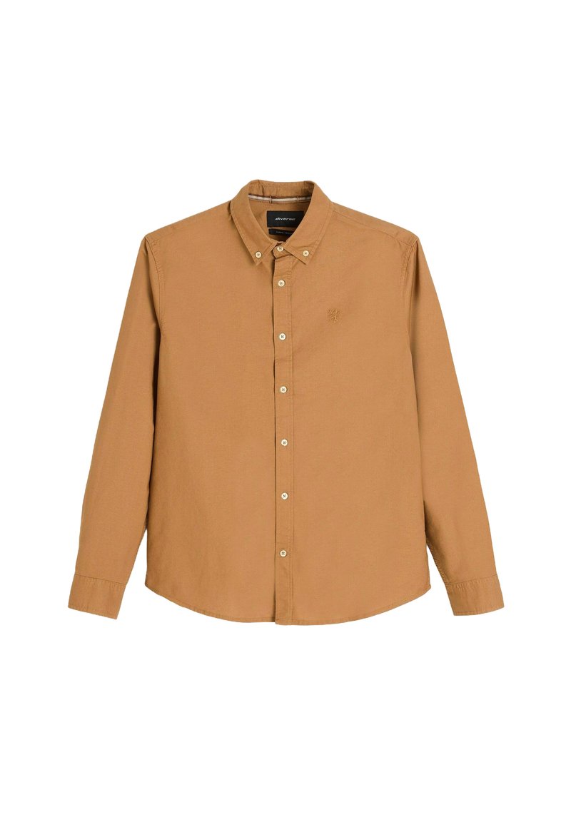 Jasnobrązowa koszula zapinana na guziki wykonana z bawełny, z wysmuklonym kołnierzykiem, długimi rękawami oraz małym haftowanym logo na piersi.