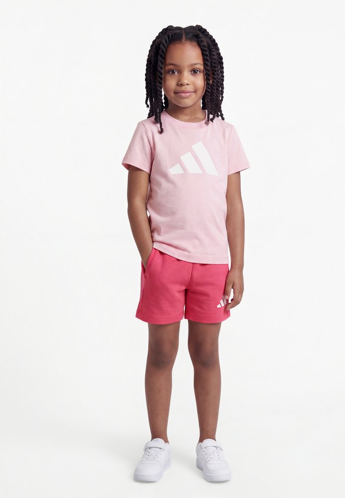 adidas ESSENTIALS INFANT UNISEX SET - Pantalón corto de deporte - clear pink/white