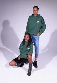 YOURTURN UNISEX - Jersey con capucha - dark green