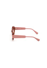 Ochelari de soare cu ramă rotundă, cu față din acetat cu model de țestoasă și brațe din plastic roz. Au detalii din metal aurit și branding pe brațe.