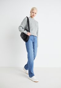 ONLY ONLEMILIE - Tiesaus kirpimo džinsai - medium blue denim