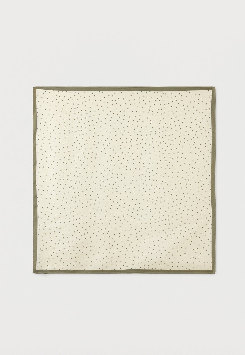 Κρεμ τετράγωνο μαντήλι με μικρές πράσινες πουά και ελαιί πράσινο περίγραμμα σε λευκό φόντο.