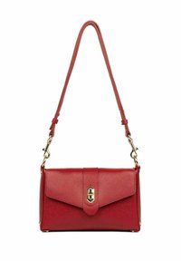 Borsa a spalla in pelle rossa con finitura testurizzata, chiusura a pattina ripiegata e dettagli in metallo dorato. Tracolla regolabile per versatilità.