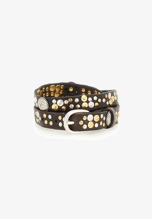 Cintura in pelle marrone decorata con borchie dorate e argentate, dotata di una fibbia argentata e accenti circolari decorativi.