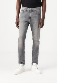 Tommy Jeans AUSTIN SLIM Vaqueros slim fit denim black/denim