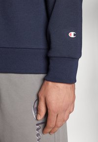 Champion GRAPHIC CREWNECK - Sudadera - dark blue