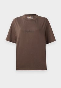 Tricou din bumbac maro cu mâneci scurte și guler rotund. Prezintă un logo brodat subtil "Timberland" pe față.