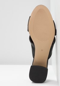 mint&berry Mules à talons - black