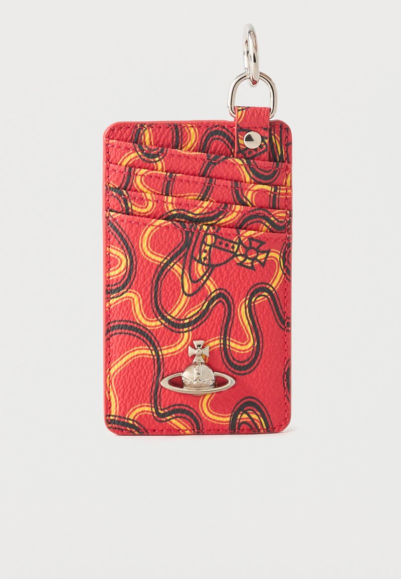 Κόκκινη δερμάτινη θήκη κάρτας με μαύρες και κίτρινες αφηρημένες γραμμές, τέσσερις θήκες για κάρτες, ασημένιο λογότυπο Vivienne Westwood orb και ασημένιο κρίκο για κλειδιά.