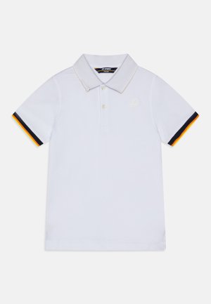 Hvid kortærmet poloshirt med grå krave og marineblå og orange striber på ærmekanterne, med et lille tonalt logo på brystet.