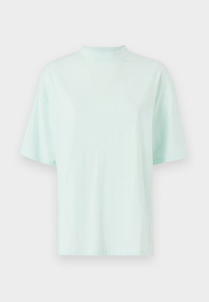 Mintgrønn kortermet t-skjorte laget av myk bomull, med høy rund hals og løs passform, samt jevn, glatt tekstur.