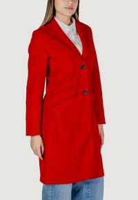 Vero Moda FORTUNESARA GA BOO  - Abrigo corto - red