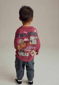 Next BACKPRINT AND JOGGERS SET - Kapsáče - burgundy red