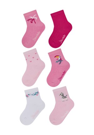 Set aus sechs Kindersocken mit verschiedenen Designs: pink mit Palmenmotiv, einfarbig pink, mit Herzmuster, Tukan, florales Muster auf Weiß und Zebra.