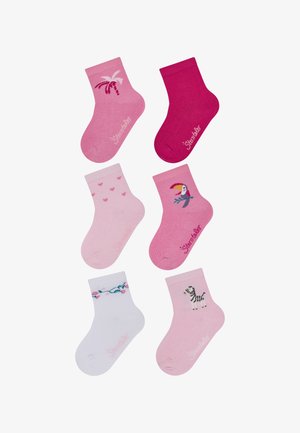 Set aus sechs Kindersocken mit verschiedenen Designs: pink mit Palmenmotiv, einfarbig pink, mit Herzmuster, Tukan, florales Muster auf Weiß und Zebra.