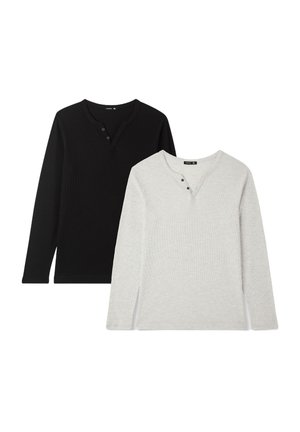 - Bluzka z długim rękawem