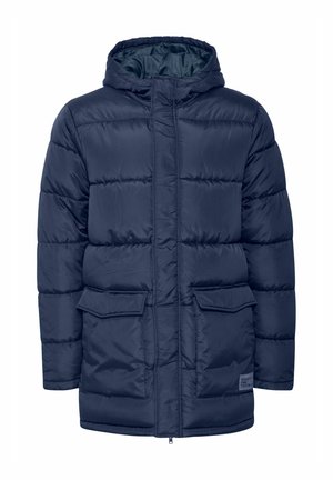 Giacca imbottita blu navy con cappuccio, caratterizzata da un design squadrato, due tasche frontali e una finitura texturizzata e imbottita per il calore. Chiusura con zip.