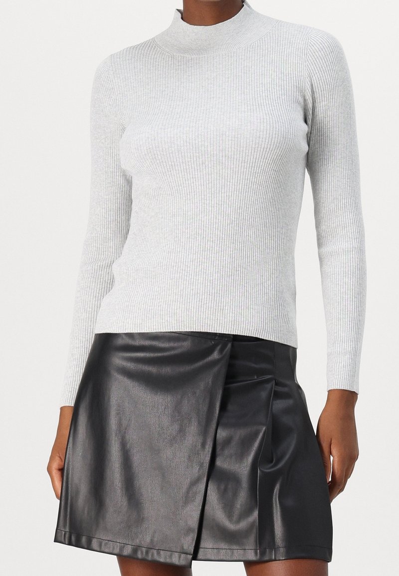 Repeat Sweter