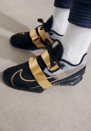 ROMALEOS 4 UNISEX - Træningssko - black/metallic gold/white