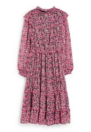 Robe midi à manches longues rose à fleurs avec col à volants, taille élastique et jupe à étages sur fond blanc.