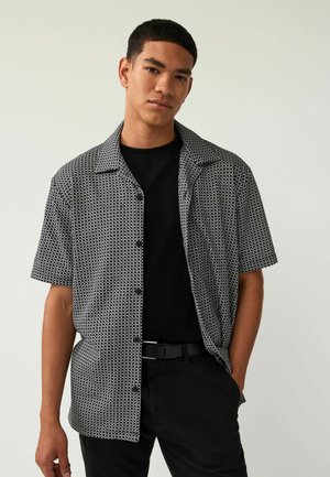 TEXTURED SHORT SLEEVE - Vapaa-ajan kauluspaita - black white geo