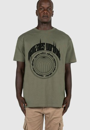 MJ Gonzales MÄNNER WORLDWIDE X HEAVY OVERSIZED - Nyomott mintás póló - olive