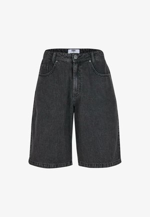 Schwarze Denim-Shorts mit geradem Schnitt, ausgestattet mit einem Knopfverschluss, Gürtelschlaufen und Vordertaschen. Der Stoff hat eine strukturierte, leicht verblasste Optik.