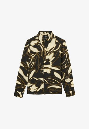 Hosszú ujjú, gombos ing fekete és bézs absztrakt virágmintával, hegyes gallérral, fehér háttéren elhelyezve.