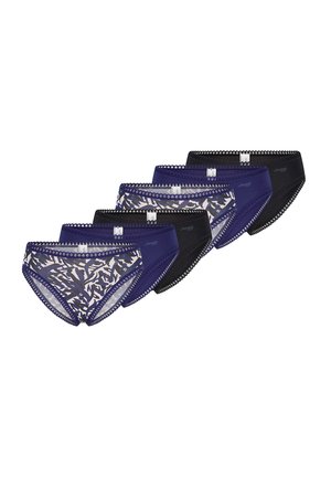 Brief en coton noir avec une bordure en dentelle à la taille, arborant un logo sur le côté. Le tissu a une texture lisse et une coupe classique.