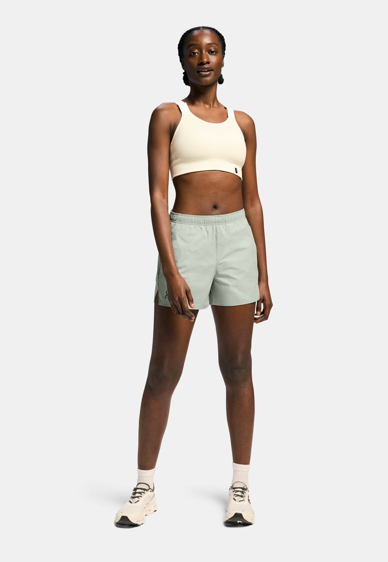 On ESSENTIAL - Sporta šorti - off white