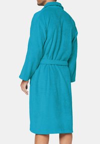Türkiser Bademantel aus weichem, strukturiertem Stoff. Mit Schalkragen, langen Ärmeln, Taillengürtel und Seitentaschen ausgestattet.