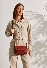 nat & nin JENNY - Torba preko tijela - brick red