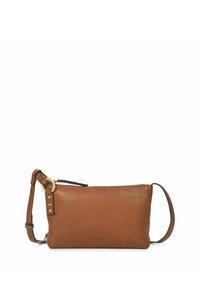 Sac bandoulière en cuir marron, forme rectangulaire, texture lisse, fermeture éclair, sangle réglable, quincaillerie dorée, détail de logo embossé.