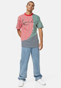 KARL KANI Original Stripes Tee – Maglienza Oversize A Strisce - 2