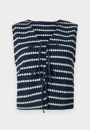 Μπλε σκούρο και άσπρο ριγέ πλεκτό γιλέκο χωρίς μανίκια με λαιμόκοψη V και δεμένα κορδόνια μπροστά, διπλωμένο επίπεδα σε ανοιχτό φόντο.