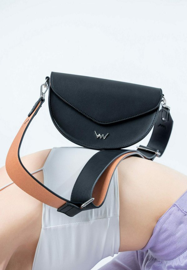 TRICIA - Umhängetasche