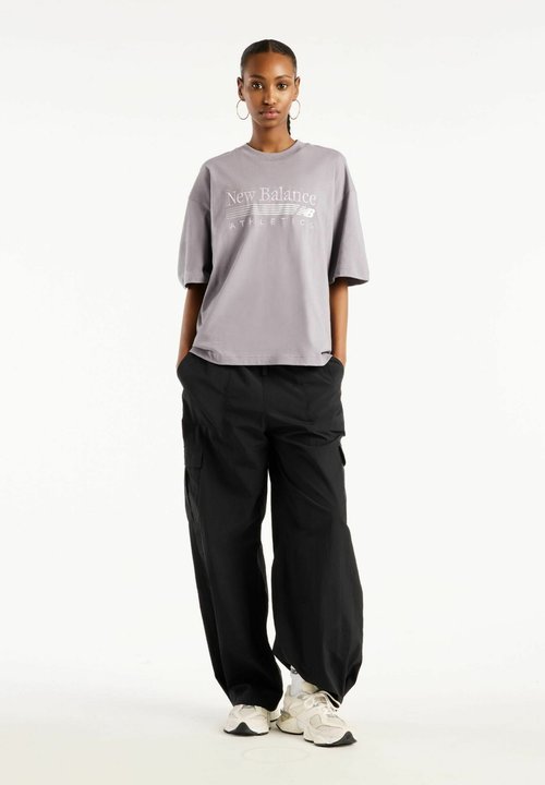 New Balance TRACKSIDE OVERSIZED - Print T-shirt - off-line grey — foto 2