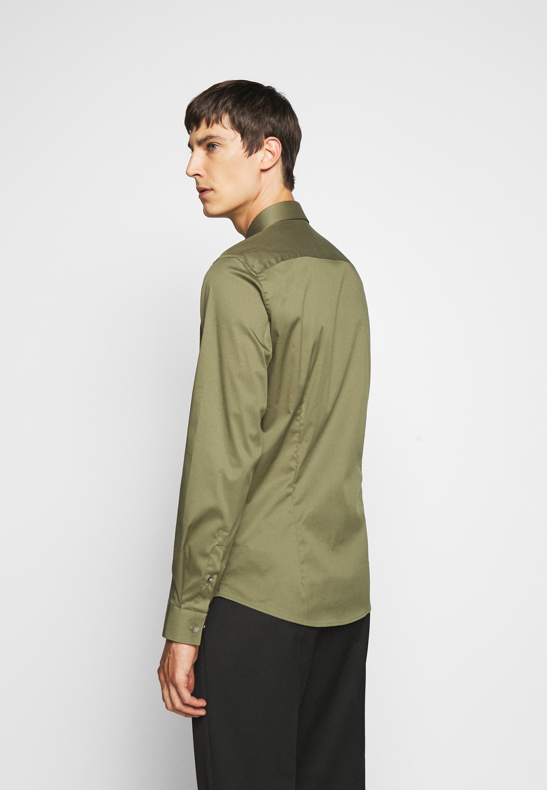 Tiger of Sweden FILBRODIE Finskjorte olive greenoliven Tiger of Sweden FERENE Skjorte silver blue Zalando.no