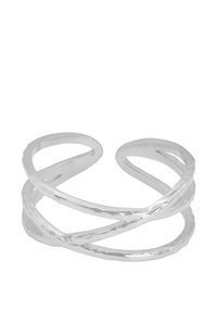 Bracciale in argento con design intrecciato e texture martellata, con estremità aperte e una forma fluida e organica.