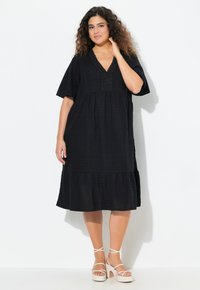 Ulla Popken SEERSUCKER SHORT SLEEVE V-NECK MIDI - Jurk - black