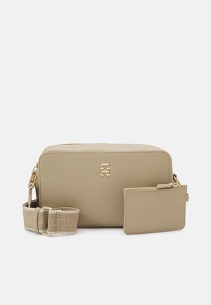 Tommy Hilfiger MONOTYPE CAMERA BAG SET - Bandolera - beige