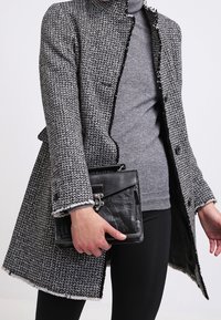 Sisley Halflange jas - black