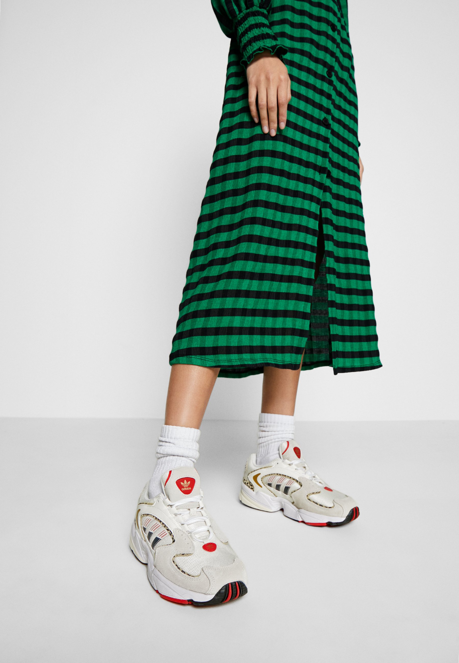 adidas Originals 2000 W Joggesko chalk whiteoffwhite adidas Originals 2000 W Joggesko chalk whiteoffwhite