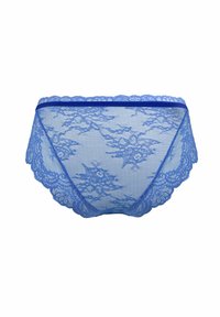 Niebieskie koronkowe majtki charakteryzują się skomplikowanymi wzorami kwiatowymi, falbaniastymi krawędziami i cienką gumką w pasie. Wykonane z przeźroczystego materiału koronkowego.