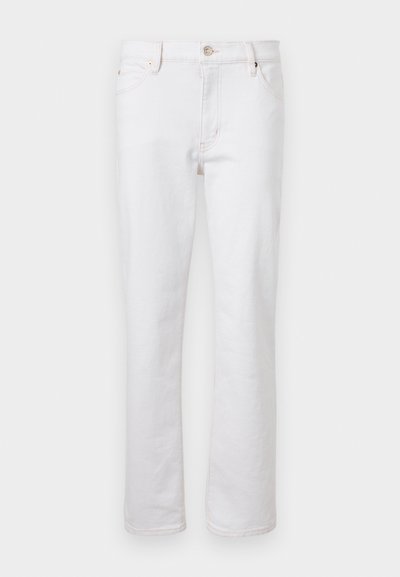 Vita denim jeans med rak benlinje, femficksdesign, ljus sömnad och silvrig knappstängning. Slät yta och minimal detaljering.