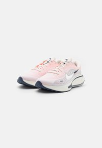 Nike Performance JOURNEY RUN - Løbesko til landevejen - sail/thunder blue/total orange/burnt sunrise/white