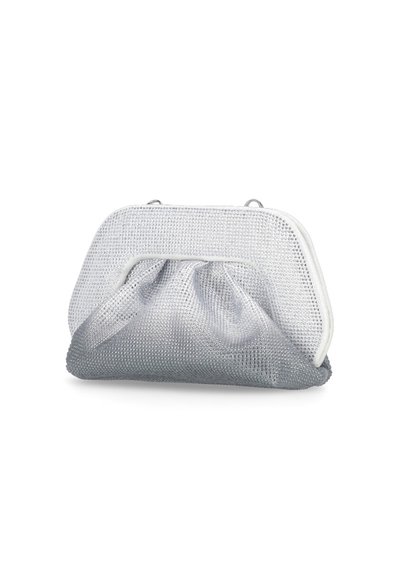 Borsa a rete argentata metallizzata con base arricciata, bordi bianchi e chiusura a scatto, che presenta una superficie testurizzata e una forma rotonda.