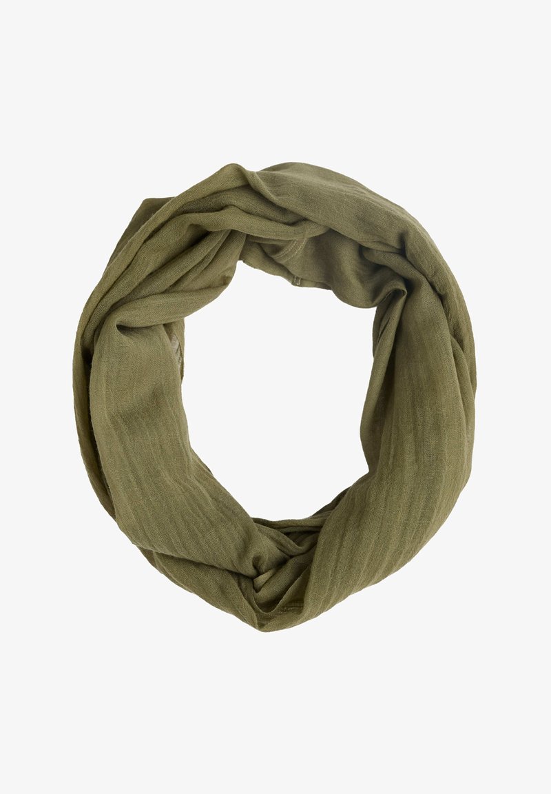 Olivengrøn infinity tørklæde lavet af let stof; har et blødt, tekstureret udseende med et kontinuerligt loop-design.