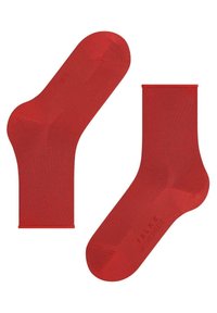 Czerwone skarpetki kostkowe wykonane z gładkiego materiału, z bezszwowym designem, z lekko prążkowanym ściągaczem i logo nadrukowanym na podeszwie.